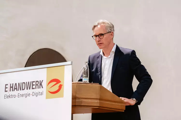 Dr. rer. pol. Philipp Dehn, Vorsitzender des Fachverbandes Elektroinstallationssysteme im ZVEI.